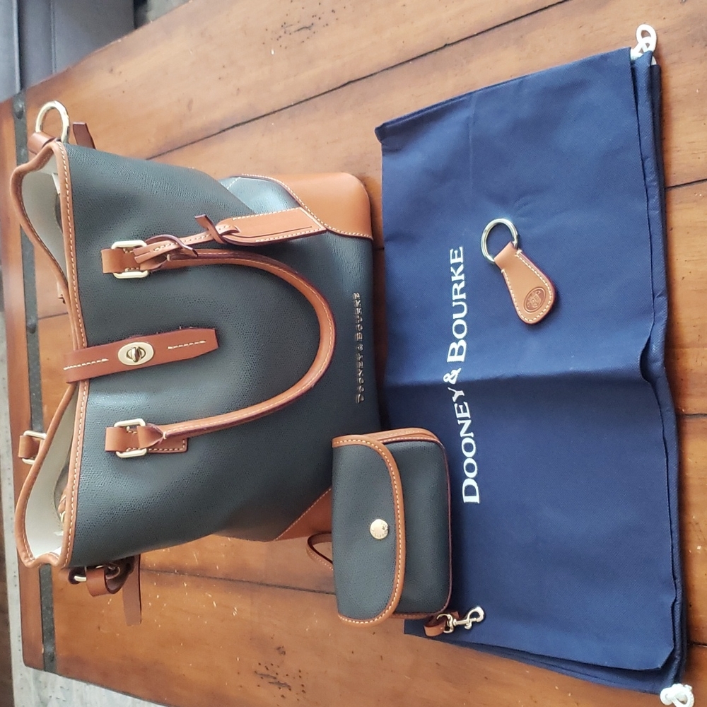 EUC Dooney & Bourke Shelby Shopper charcoal / tan embossed pebble leather